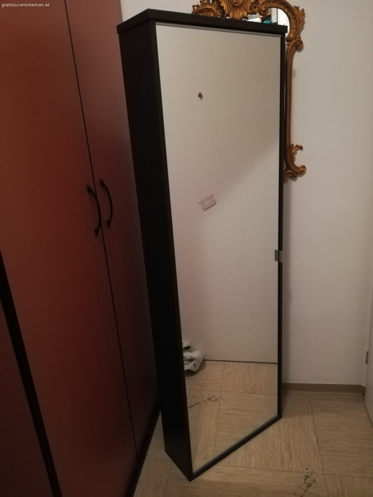 Verschenken. Hängeschrank