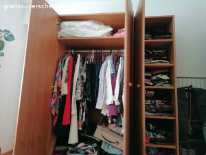 Vollholz Kleiderkasten. Vollholz Kleiderkasten
150 cm breit,  200 cm hoch
Doppeltüre 100 cm- Tiefe 60cm
Einfache Türe 50cm- Tiefe 50 cm

Selbstdemontage und Selbstabholung