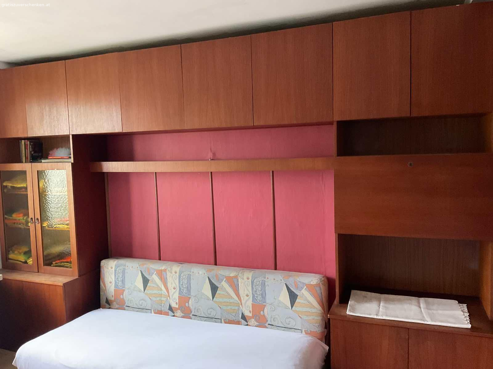 Wandverbau 8 teilig. Handgefertigter Teakholzschrank in 8 teilen zu transportieren.