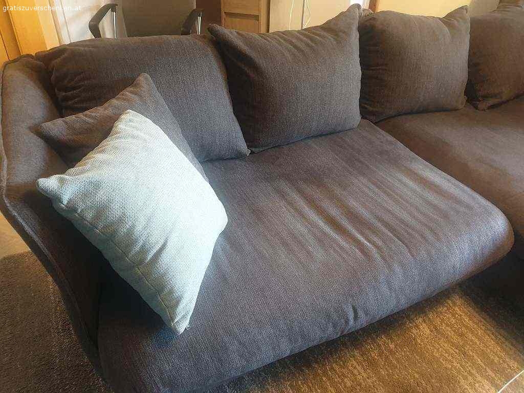 Wohnlandschaft, Couch, Sofa, große Eckcouch. Gut erhaltene etwa ein Jahr von den Vormietern benützte Couch. Nichtraucherhaushalt, keine Tiere.