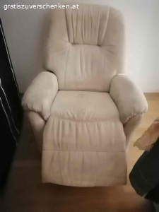 WOHNLANDSCHAFT  MIT STAUKASTEN,. Wir verschenken gratis  eine
WOHNLANDSCHAFT GARNITUR MARKE  HIMOLLA, MIT BETTFUNKTION, BETT STAUKASTEN SESSEL DAZU. GEPFLEFT UND BIS JATZT GUT ERHALTEN
WEGEN NEUAUSCHAFUNG WIRD DAS VERSCHENKT GRATIS
ABHOLBAR AB. 9.11.2923 ODER 10.11.2023
SELBSTABHOLUNG NUR
ABHOLORT 1180