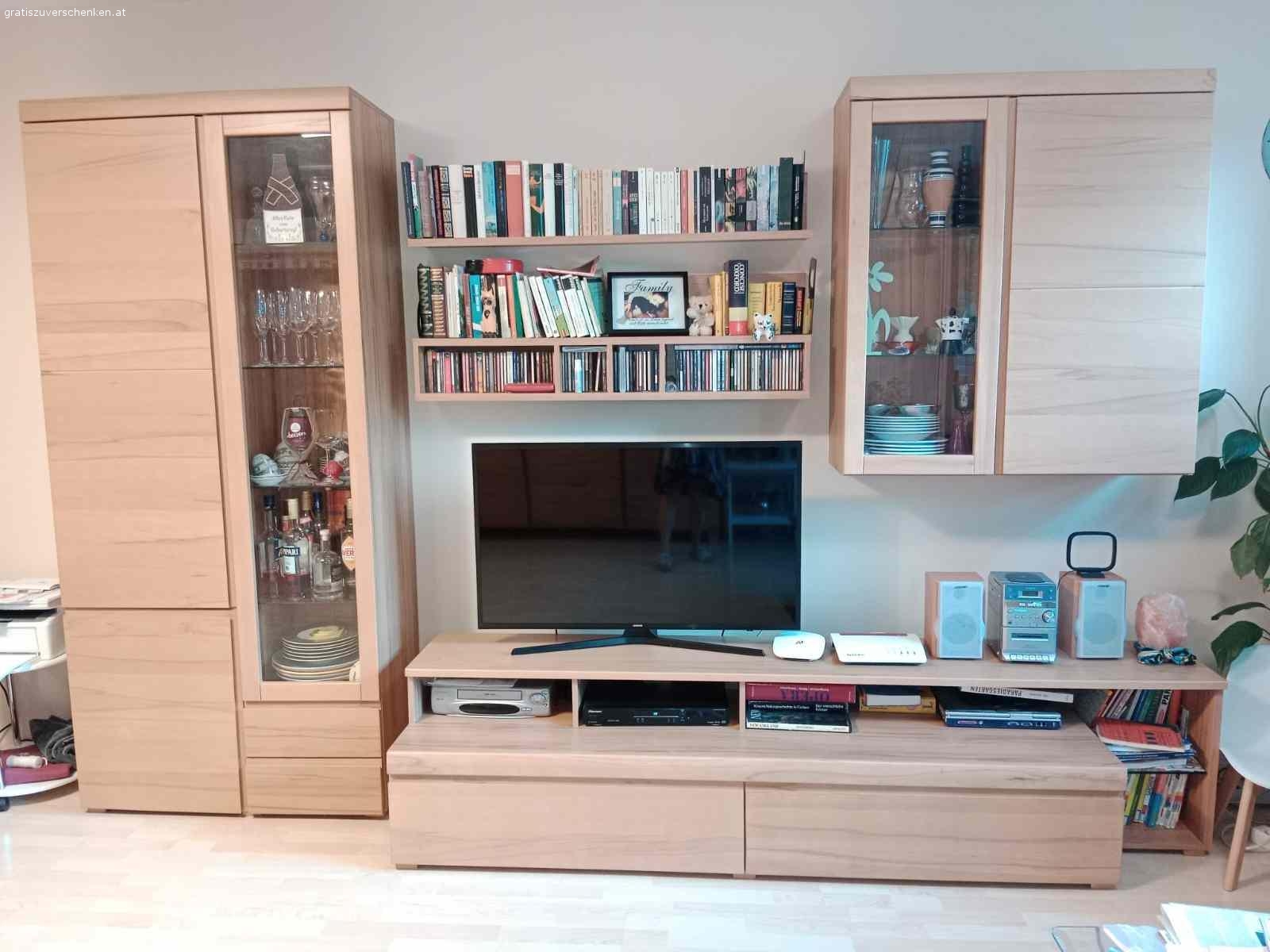 Wohnung+ Sideboard. Maße Wohnwand
B/H/L 319/213/50

Maße Sideboard
B/H/L 197/85/50
Die Möbel stehen zur Selbstabholung bereit, sowie zur selbst Demontage.