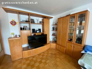 Wohnwand 2 teilig. Teilmassiver Wohnzimmerverbau auch getrennt aufstellbar in Erle
Tischlerarbeit
Zu Verschenken 
Selbstabholung in Klagenfurt