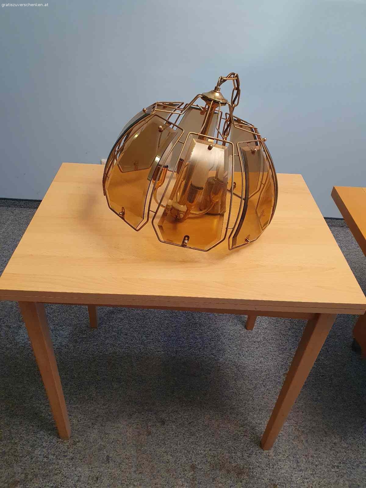 Wohnzimmer mit Tischen. Wohnzimmerwand
Computertisch
Esstisch Holz Höhe verstellbar
Klapptisch und Luster