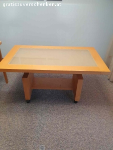 Wohnzimmer mit Tischen. Wohnzimmerwand
Computertisch
Esstisch Holz Höhe verstellbar
Klapptisch und Luster