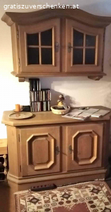 Wohnzimmer-Möbelgruppe. Sitzecke mit Kredenz, Tisch, zwei Stühlen ... alles massiv in Eiche, tischlerisch hervorragend und STIL eben STIL