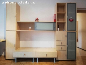 Wohnzimmerkasten. Wohnzimmerschrank in tadellosem Zustand 

Maße: 203 x 215