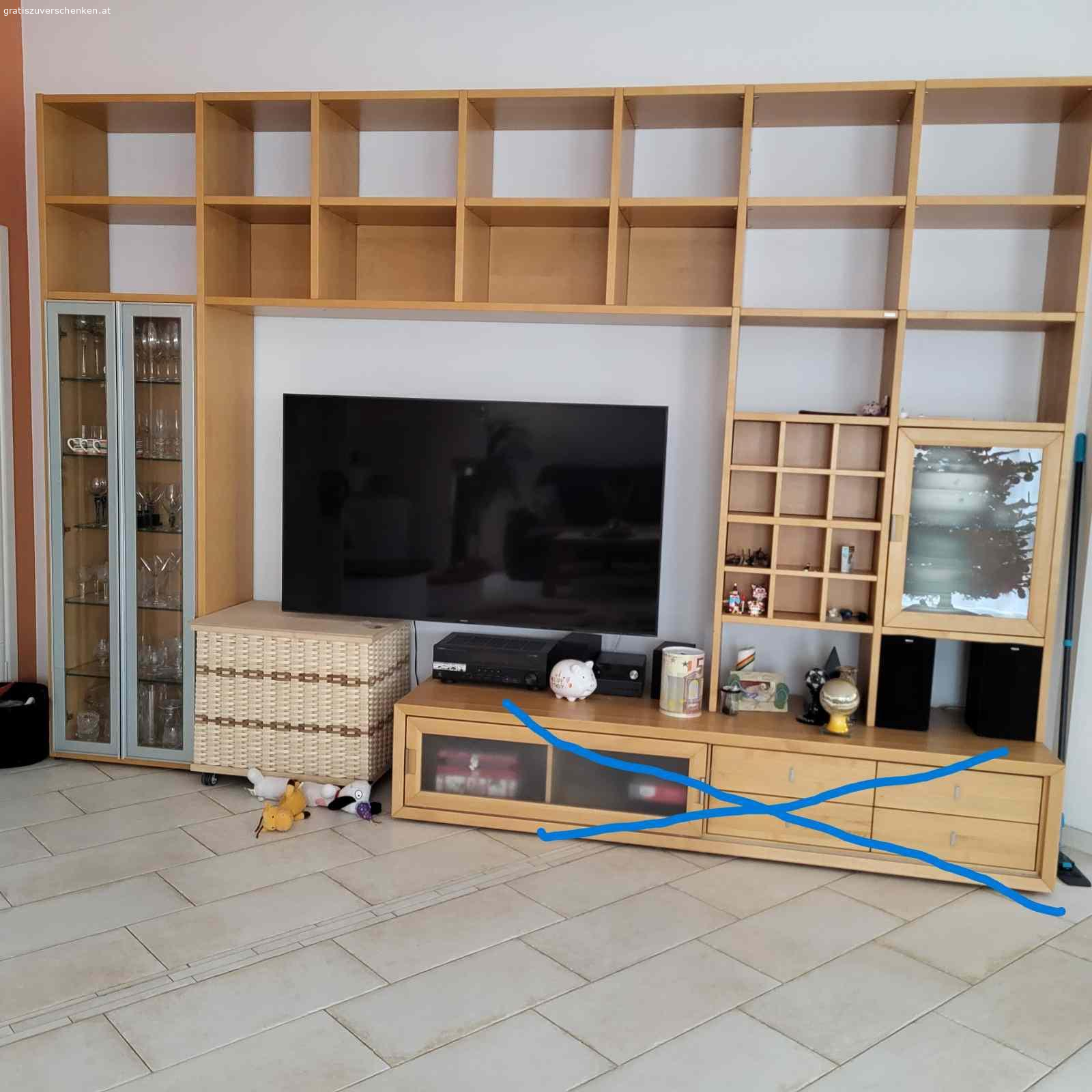 Wohnzimmerschrank zu verschenken. Breite 3.70m
Höhe 2.53 m
Buchen Kasten, der Unterteil gehört nicht dazu